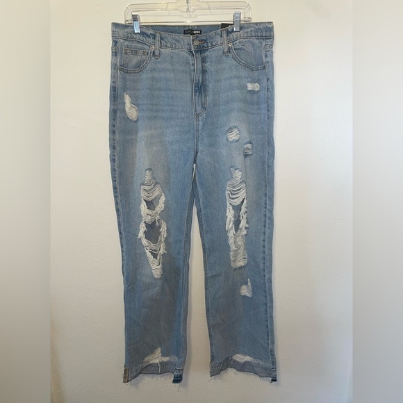 Fashion Nova Amsterdam Ripped Straight Leg Light Wash Jeans - Picture 3 of 7